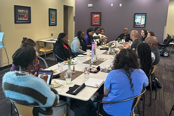 Students eating lunch with a professional